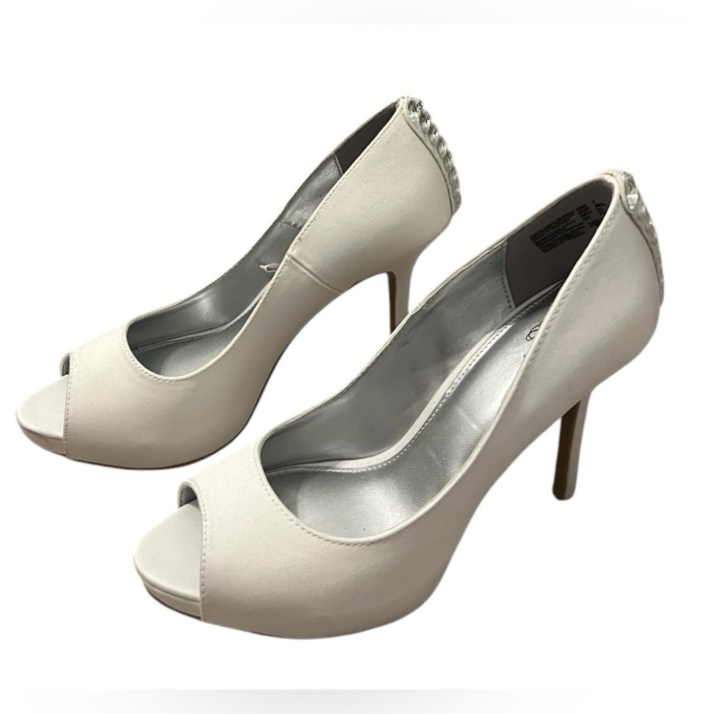 Unforgettable Moments size 7 open toe satin white bridal heels with rhinestones